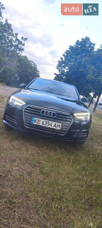 Седан Audi A4 2017 в 