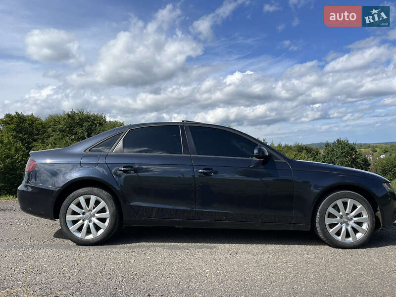 Седан Audi A4 2011 в Ивано-Франковске
