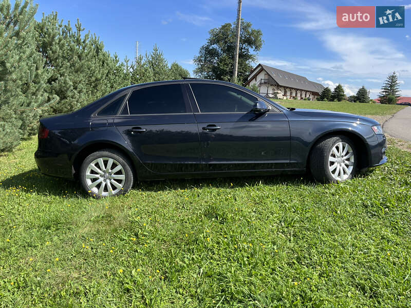 Седан Audi A4 2011 в Ивано-Франковске