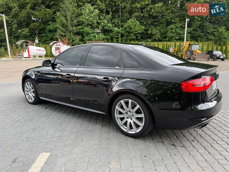 Седан Audi A4 2014 в Львове