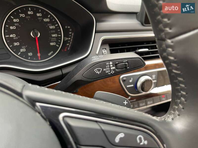 Седан Audi A4 2016 в Киеве