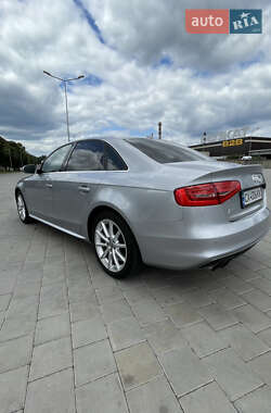 Седан Audi A4 2014 в 