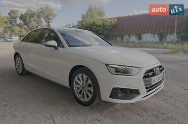 Седан Audi A4 2022 в 