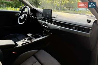 Седан Audi A4 2022 в 
