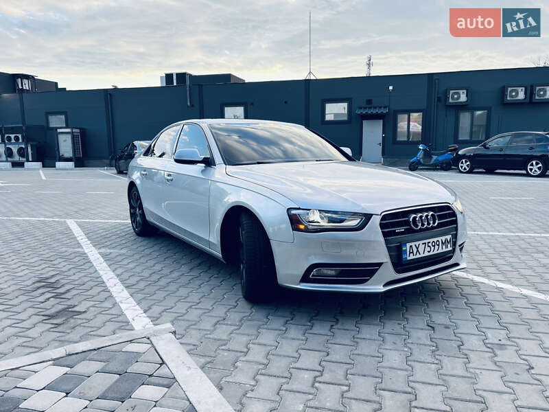 Седан Audi A4 2012 в 