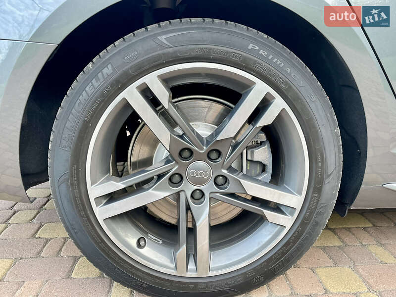 Седан Audi A4 2016 в Харькове