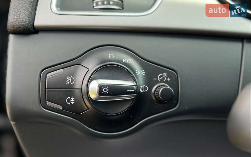 Седан Audi A4 2013 в Львове