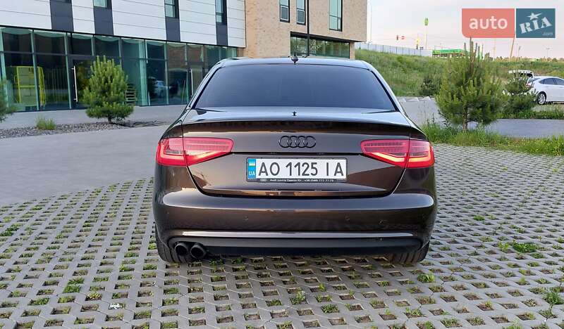 Седан Audi A4 2013 в Хмельницком