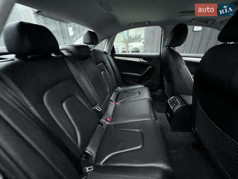 Седан Audi A4 2015 в Львове