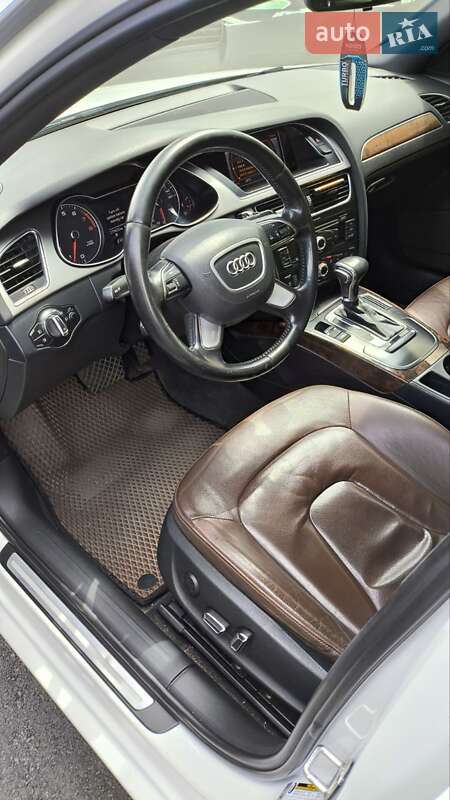 Седан Audi A4 2012 в Чернигове