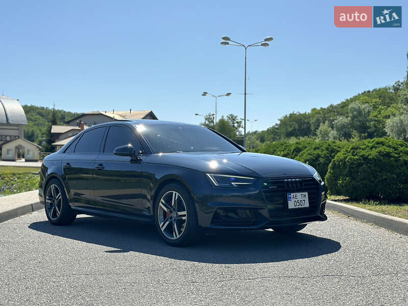 Седан Audi A4 2016 в Днепре