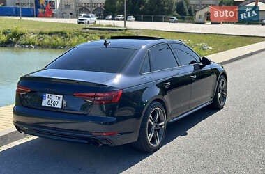 Седан Audi A4 2016 в 