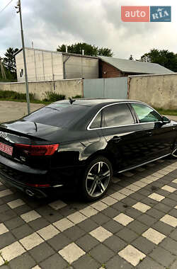 Седан Audi A4 2017 в 