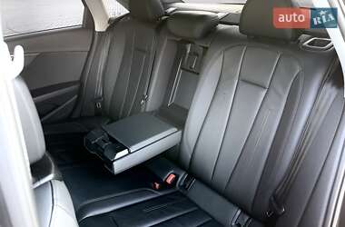 Седан Audi A4 2019 в 