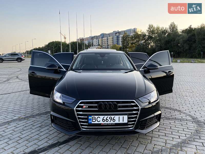 Седан Audi A4 2019 в Львове