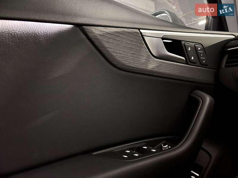 Седан Audi A4 2019 в Львове