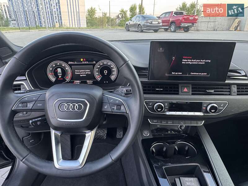 Седан Audi A4 2023 в Киеве