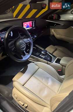 Седан Audi A4 2020 в 