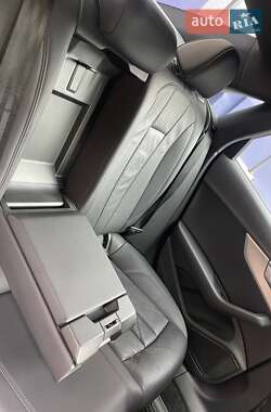 Седан Audi A4 2017 в 