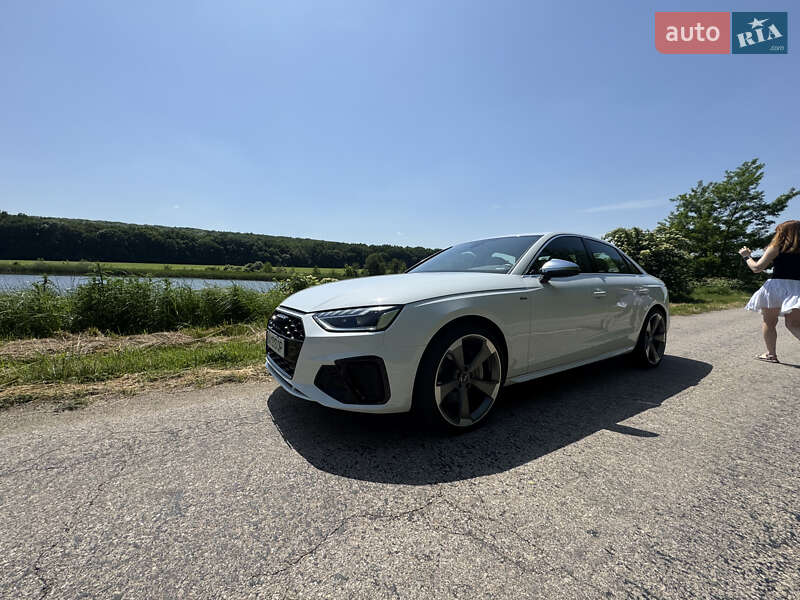Седан Audi A4 2019 в 