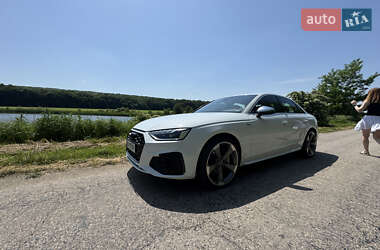 Седан Audi A4 2019 в 