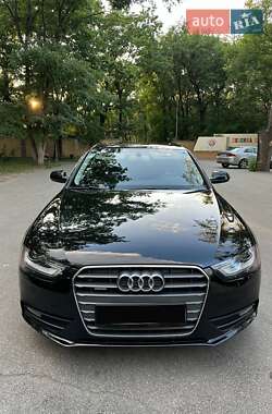 Седан Audi A4 2015 в 