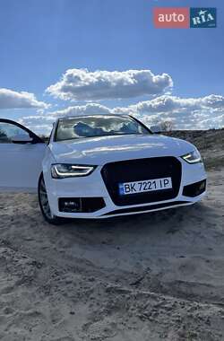 Седан Audi A4 2013 в Вараше