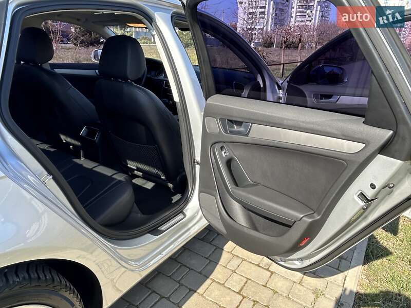 Седан Audi A4 2014 в Черноморске