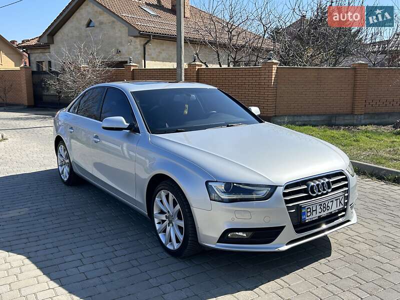 Седан Audi A4 2014 в Черноморске