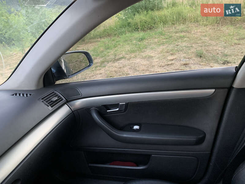 Седан Audi A4 2001 в Вижнице