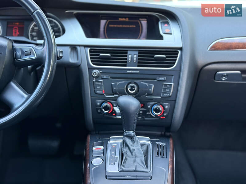 Седан Audi A4 2012 в Одессе