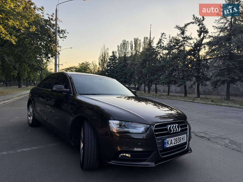 Седан Audi A4 2012 в Николаеве