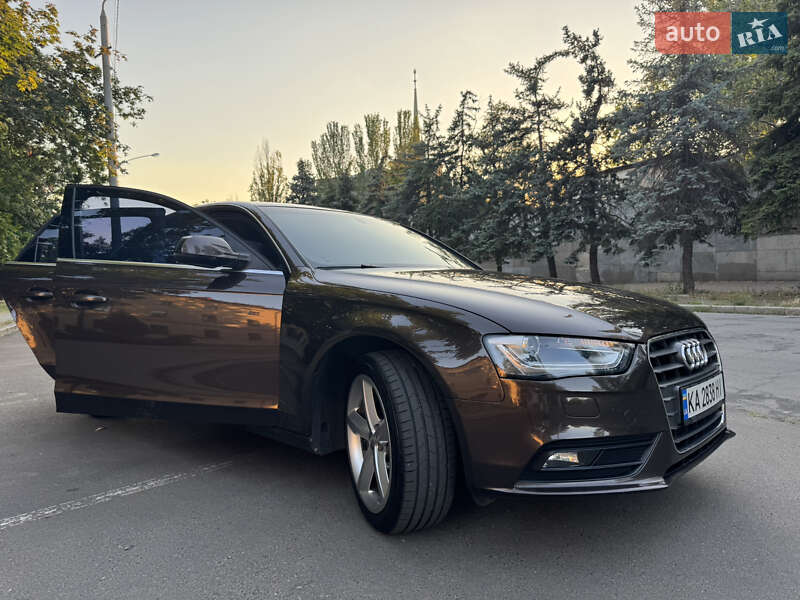 Седан Audi A4 2012 в Николаеве