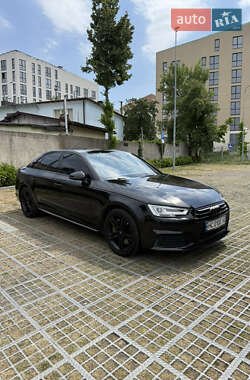 Седан Audi A4 2016 в Львове
