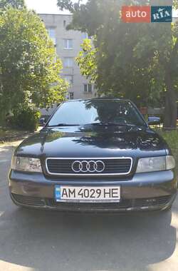 Седан Audi A4 1998 в 