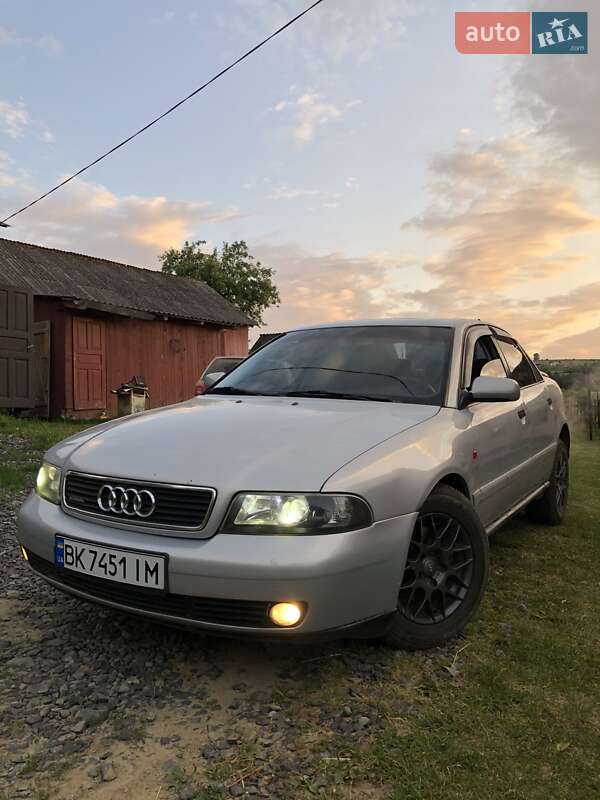 Седан Audi A4 1996 в Турке