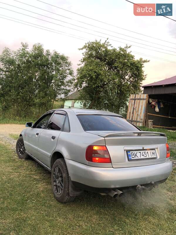 Седан Audi A4 1996 в Турке