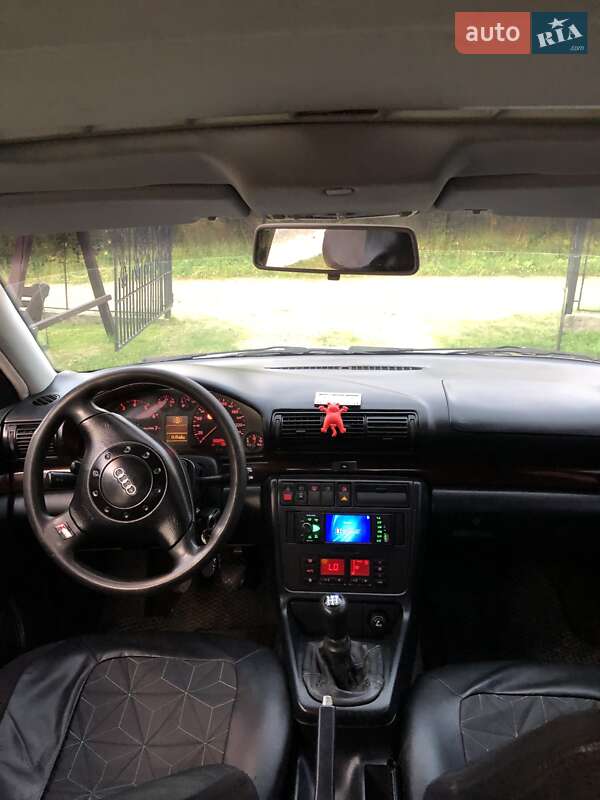 Седан Audi A4 1996 в Турке
