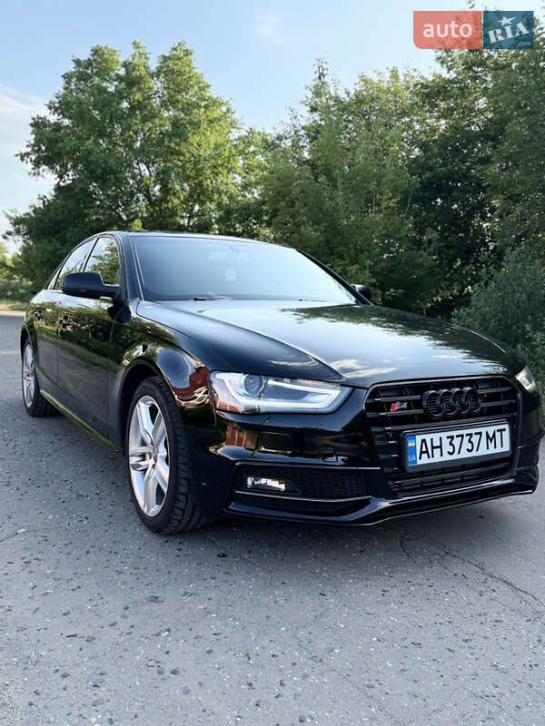 Седан Audi A4 2015 в 