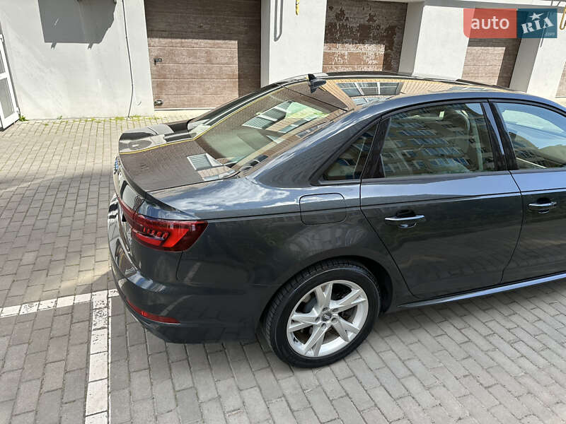 Седан Audi A4 2018 в Хмельницком