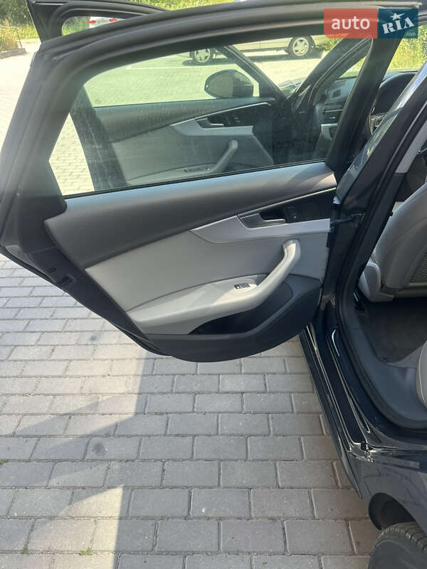 Седан Audi A4 2018 в Хмельницком