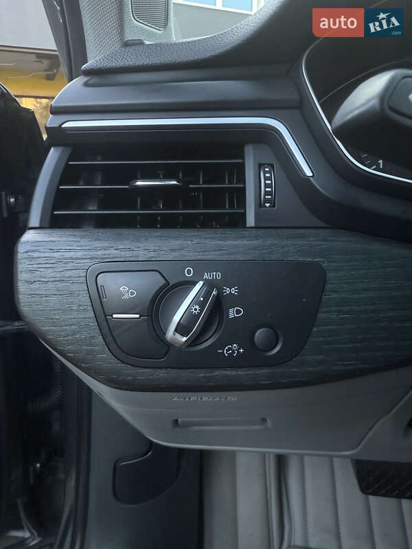 Седан Audi A4 2017 в Ужгороде