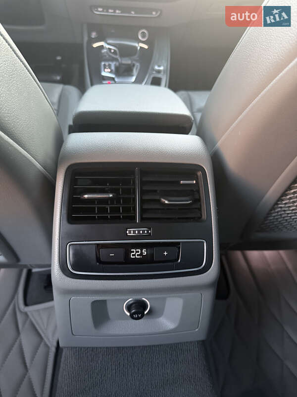 Седан Audi A4 2017 в Ужгороде