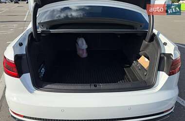 Седан Audi A4 2018 в 