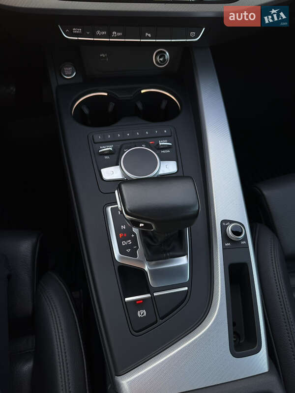 Седан Audi A4 2018 в Киеве