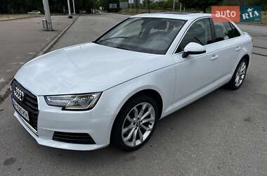 Седан Audi A4 2018 в 