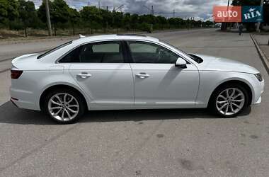 Седан Audi A4 2018 в 