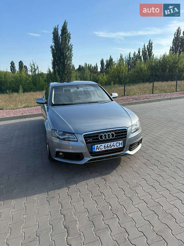 Седан Audi A4 2010 в Луцке