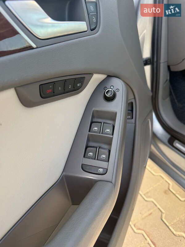 Седан Audi A4 2010 в Луцке