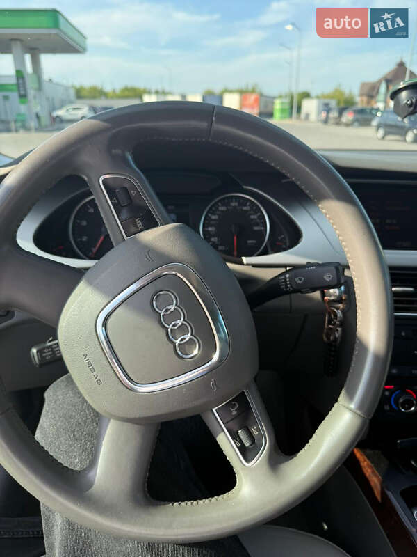 Седан Audi A4 2010 в Луцке
